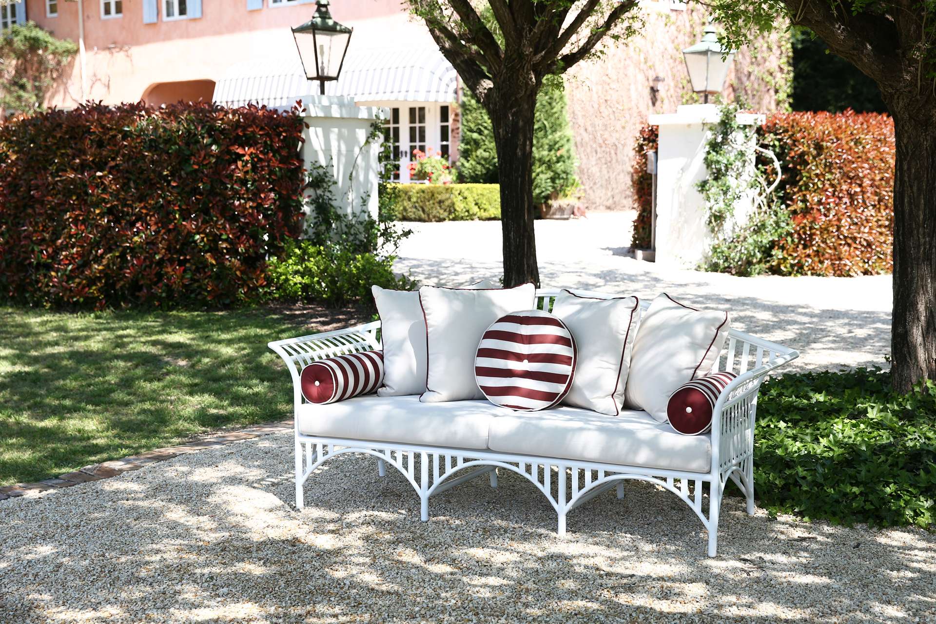 AW23 Aluminium Outdoor 3 Seater. White